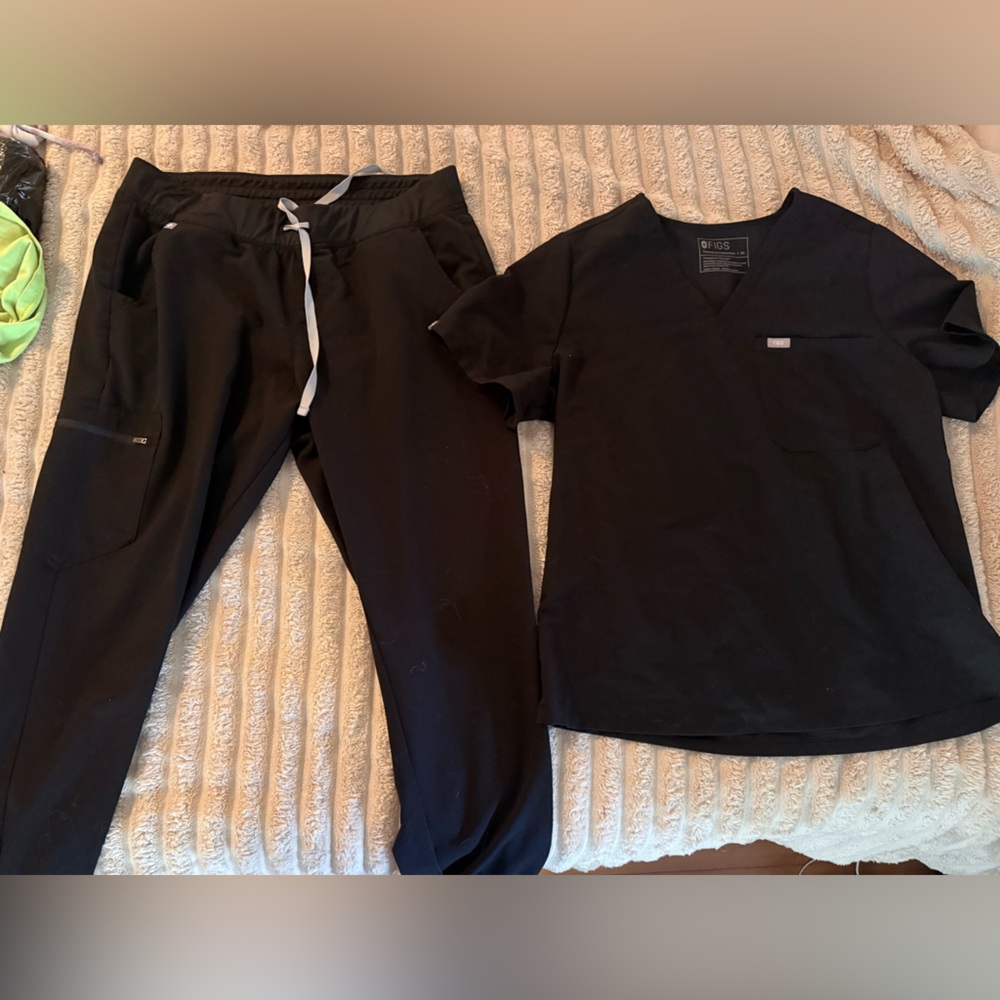Figs Jet Black Scrub Ensemble